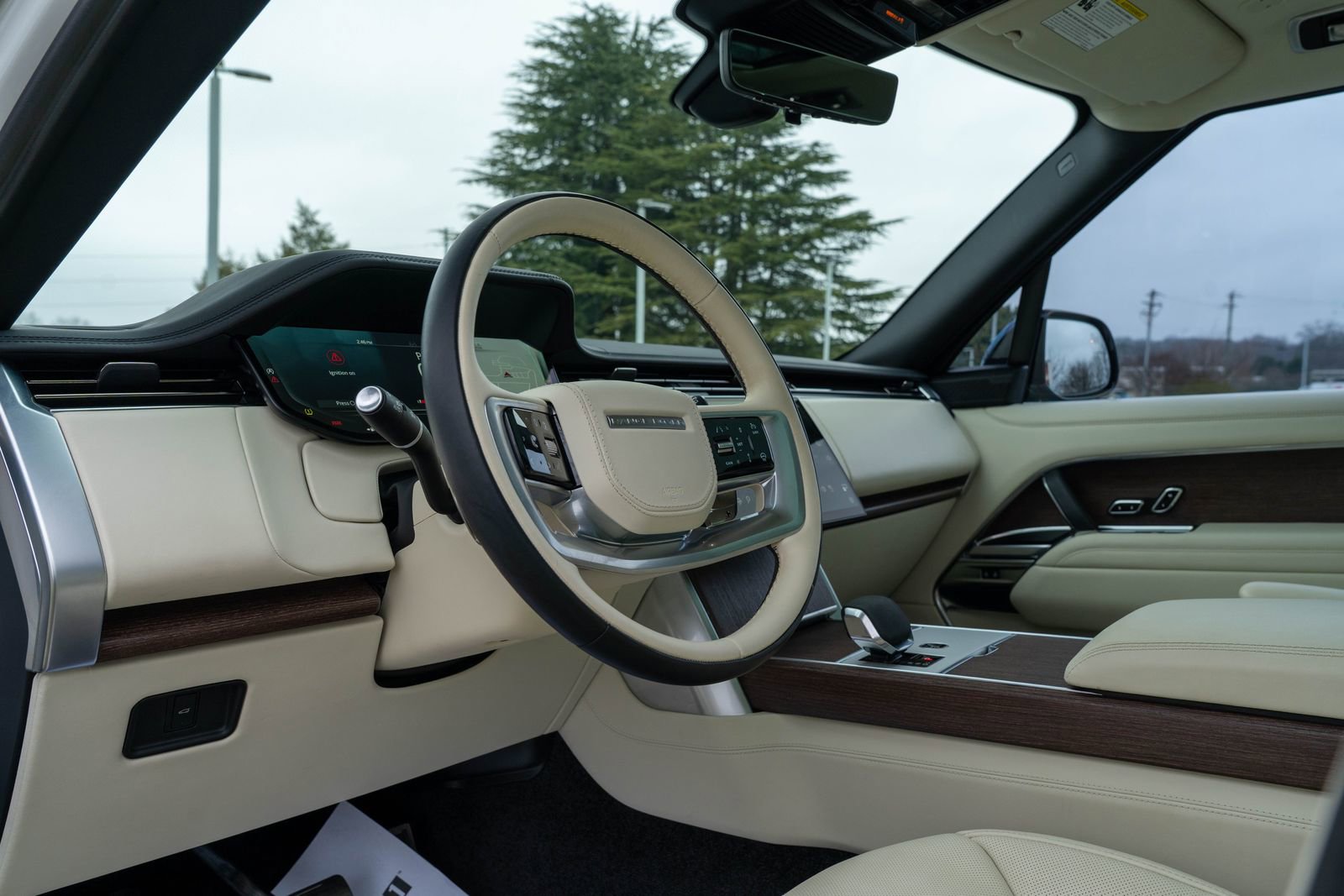 Used 2024 Land Rover Range Rover Autobiography image 18