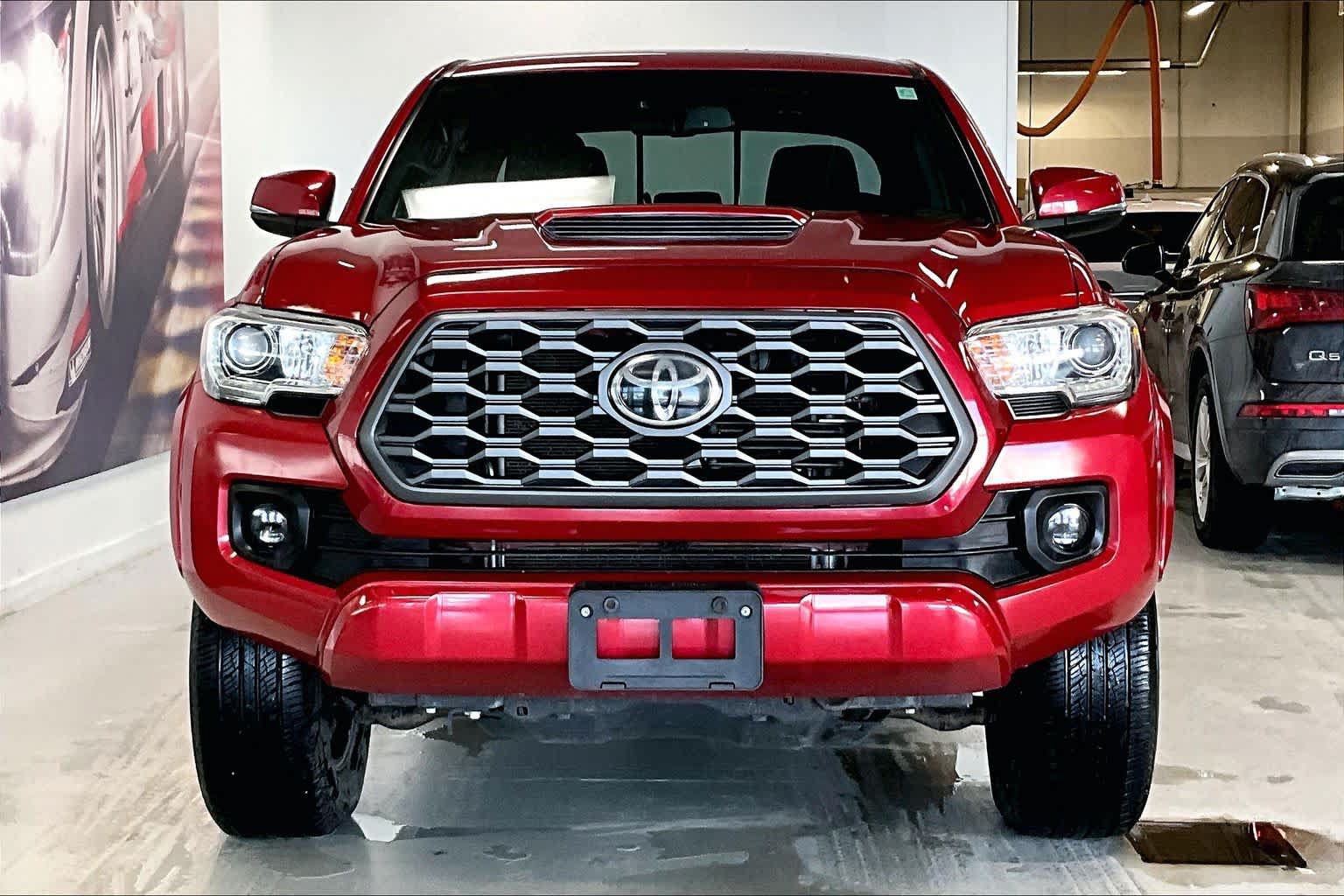 Used 2020 Toyota Tacoma TRD Sport AWD/4WD image 6