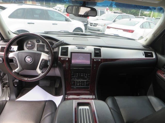 Used 2013 Cadillac Escalade EXT Luxury AWD/4WD image 19