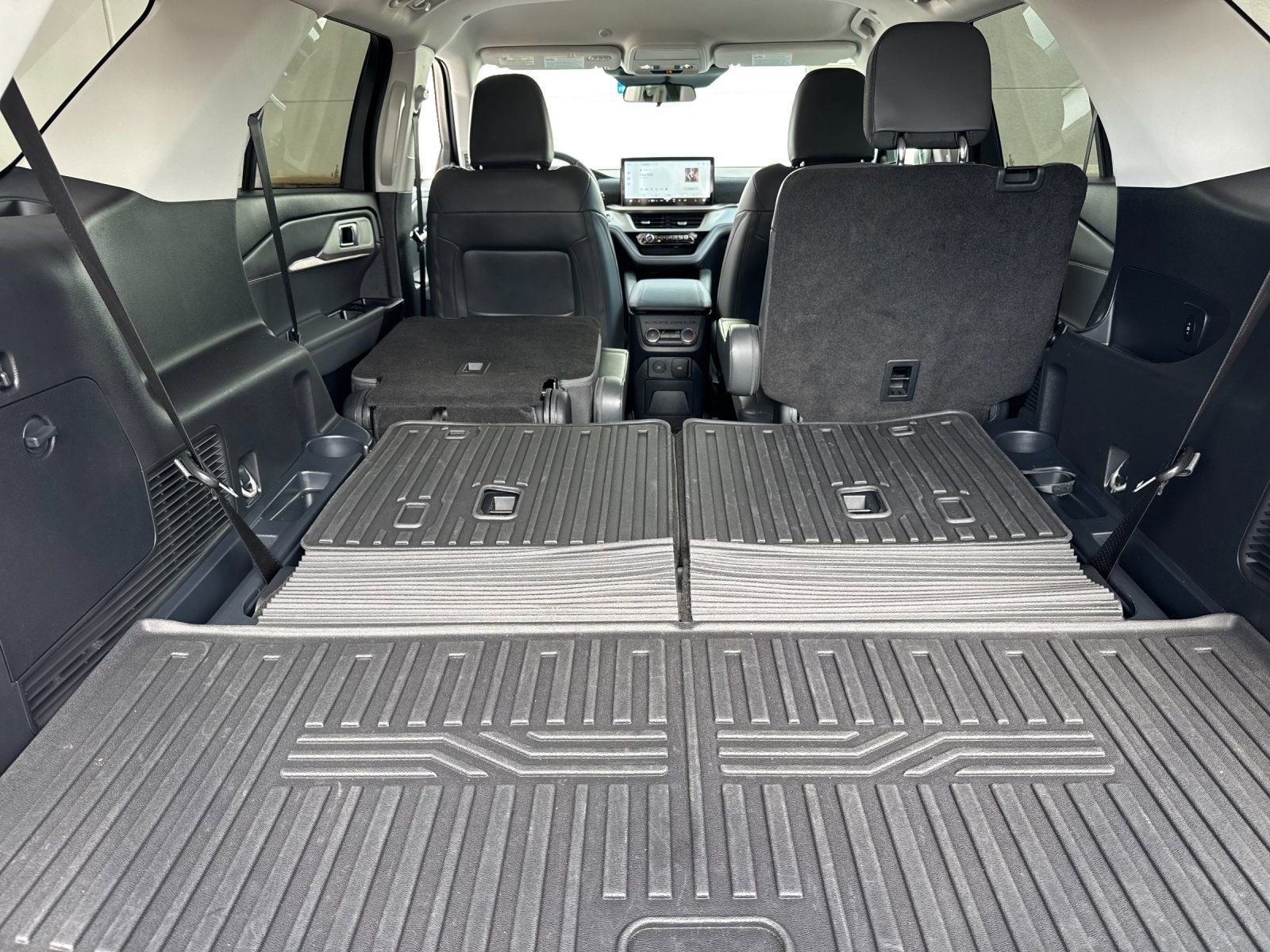 Used 2025 Ford Explorer Active w/ Active Comfort Package image 18
