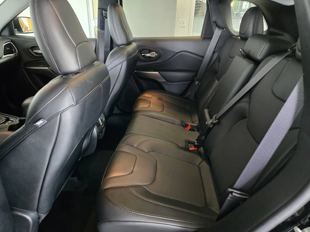 Used 2022 Jeep Cherokee Limited AWD/4WD image 17