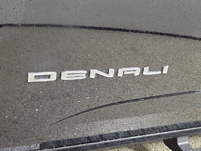 Used 2021 GMC Canyon Denali RWD image 9