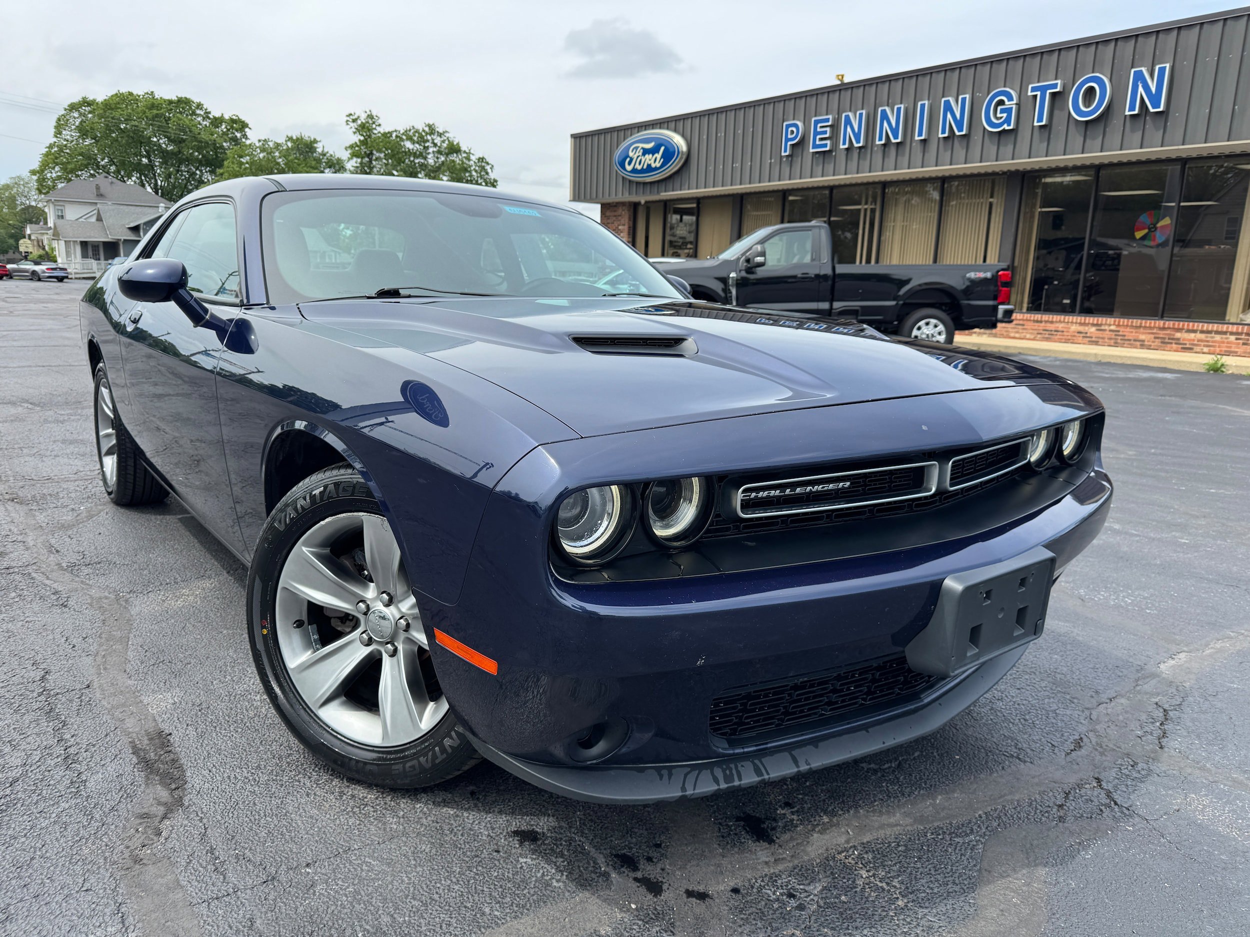 Used 2016 Dodge Challenger SXT w/ Driver Convenience Group RWD image 1