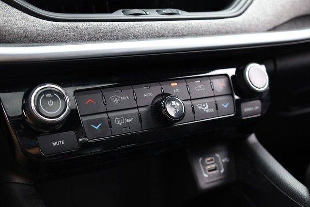 Used 2025 Jeep Compass Latitude w/ Sun & Sound Group AWD/4WD image 13