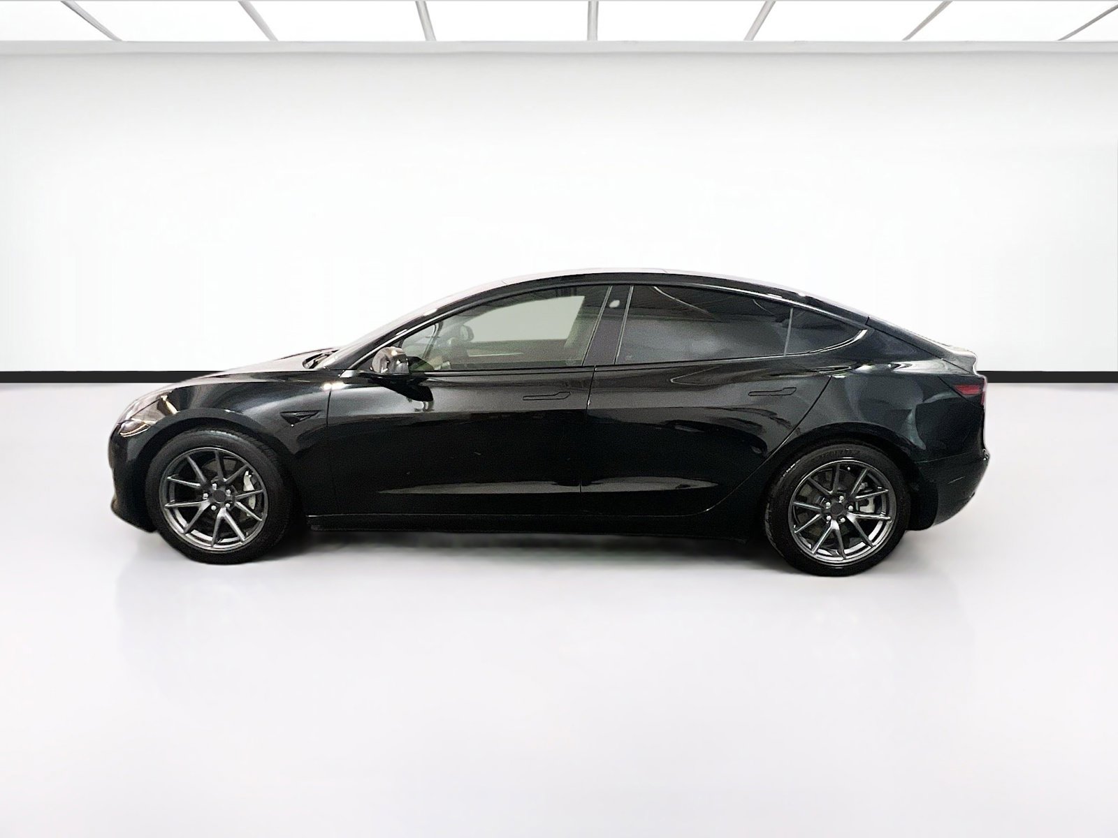 Used 2021 Tesla Model 3 Standard Range Plus RWD image 22