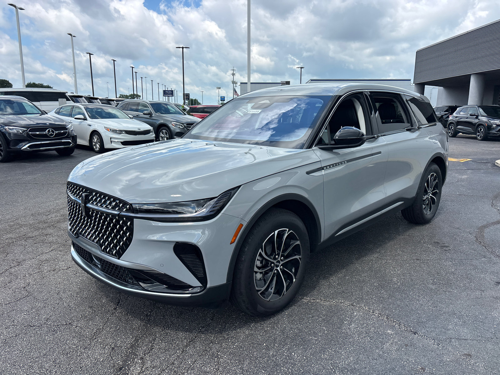 New 2026 Lincoln Nautilus Premier AWD/4WD image 3