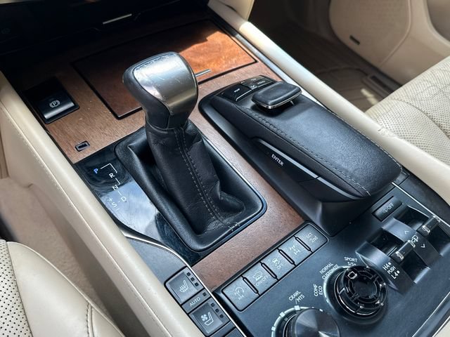 Used 2016 Lexus LX 570 4WD w/ Luxury Package image 29