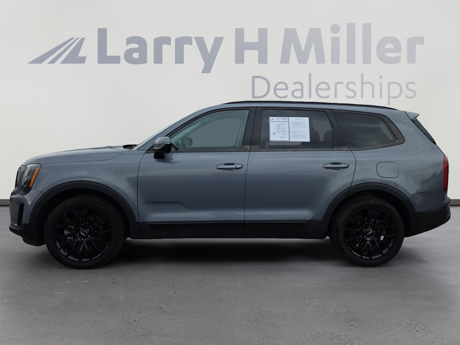 Used 2022 Kia Telluride SX w/ SX Prestige Package image 2