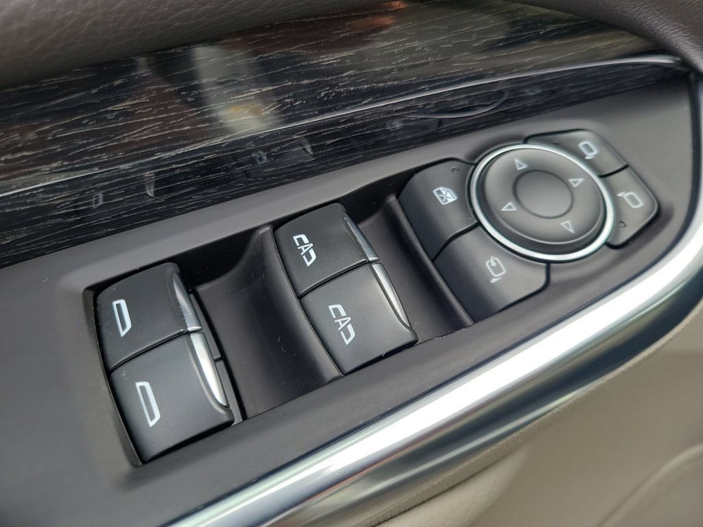 Used 2020 Cadillac XT4 Premium Luxury w/ Cold Weather Package AWD/4WD image 18