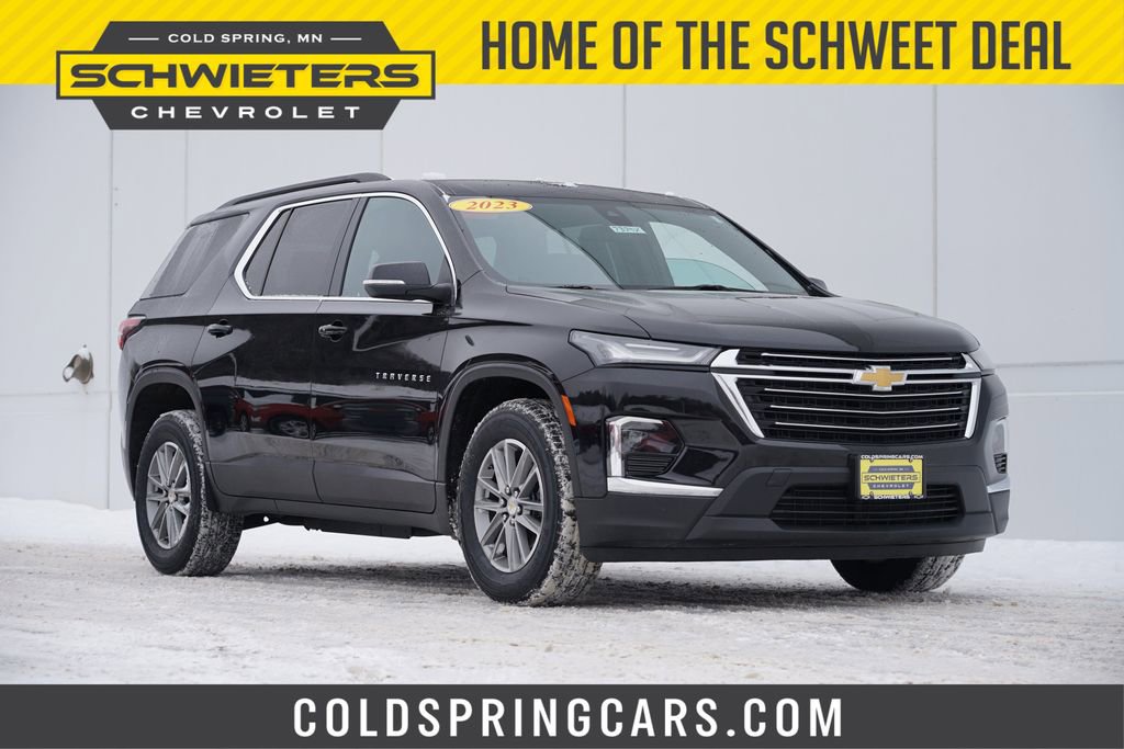 Used 2023 Chevrolet Traverse LT image 1
