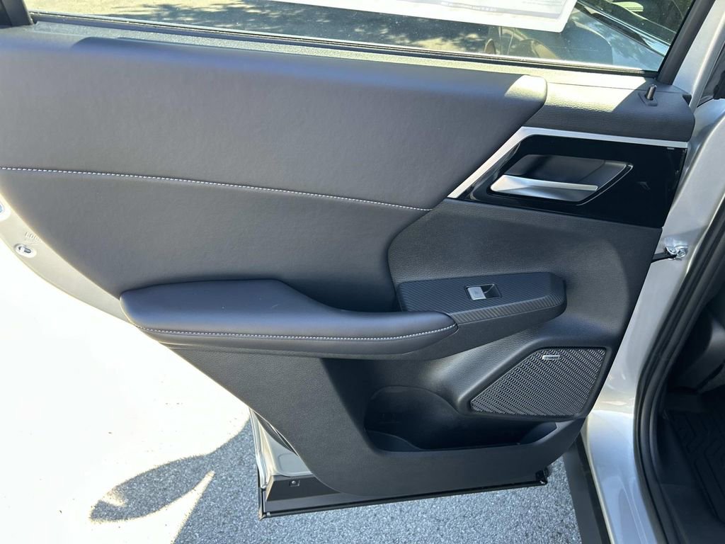 New 2025 Mitsubishi Outlander SE image 20