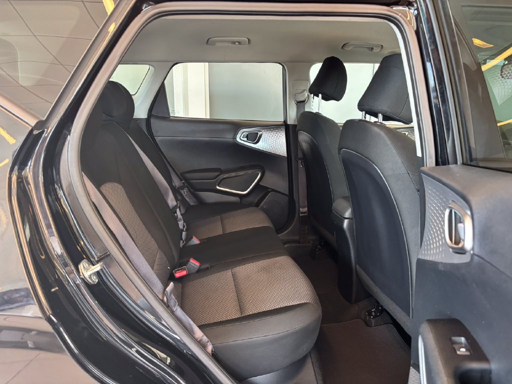 Used 2023 Kia Soul LX FWD image 24