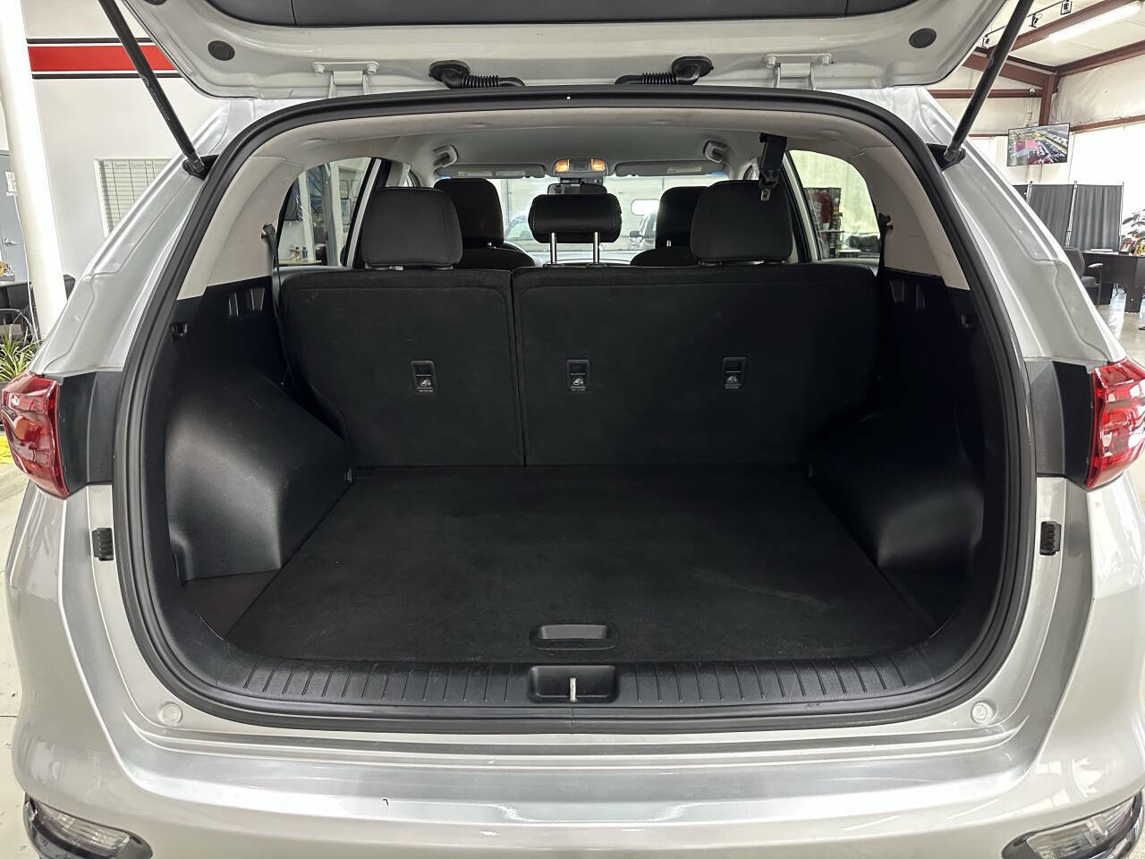 Used 2020 Kia Sportage LX image 8