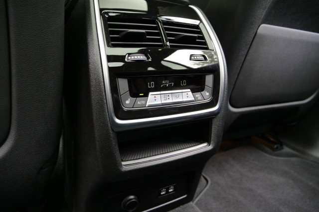 Used 2024 BMW X7 xDrive40i w/ Premium Package image 36