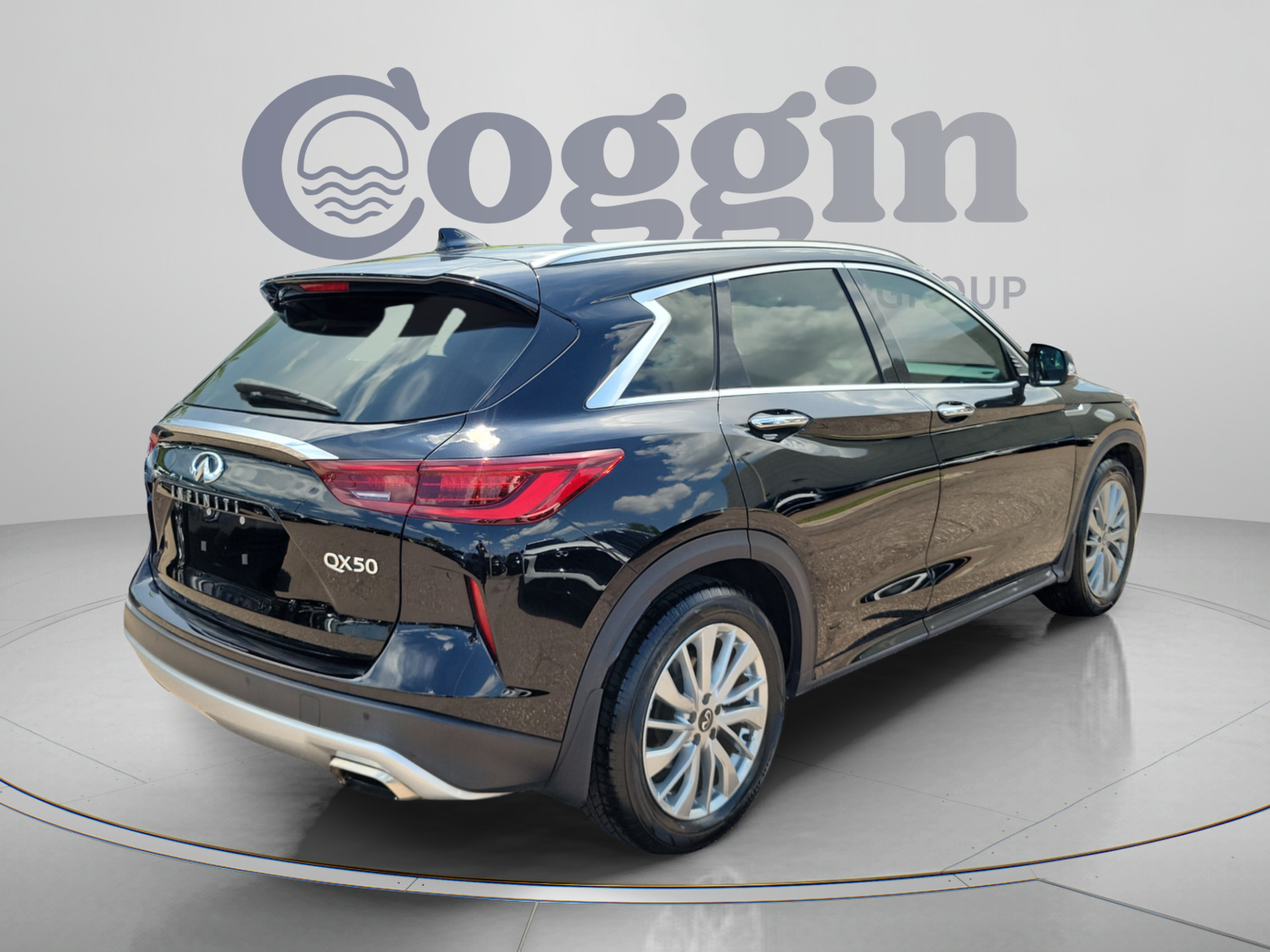 Used 2023 INFINITI QX50 Luxe FWD image 5