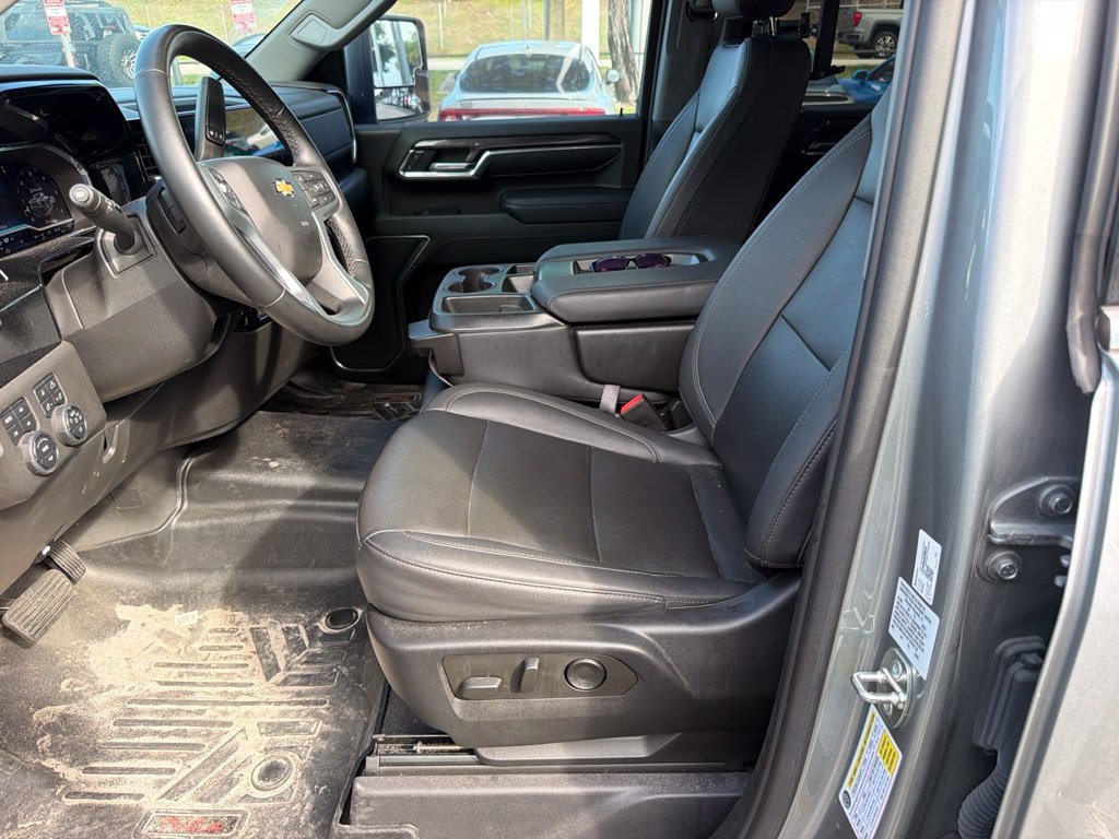 Used 2024 Chevrolet Silverado 2500 LTZ AWD/4WD image 9