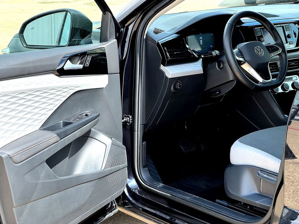 Used 2024 Volkswagen Taos S image 11