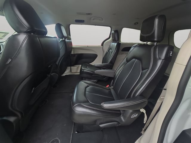 Used 2024 Chrysler Pacifica Touring-L FWD image 12