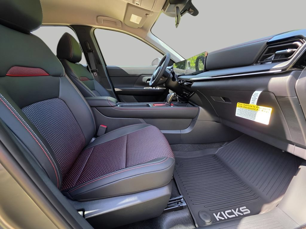 Used 2025 Nissan Kicks SR AWD/4WD image 9