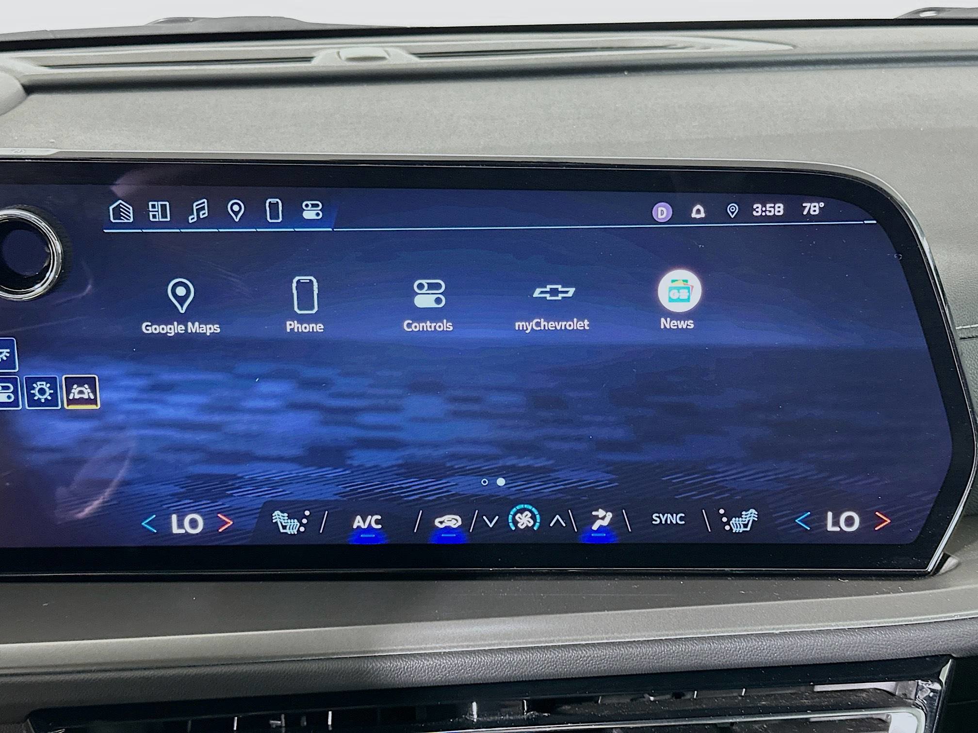 Used 2025 Chevrolet Traverse LT image 21
