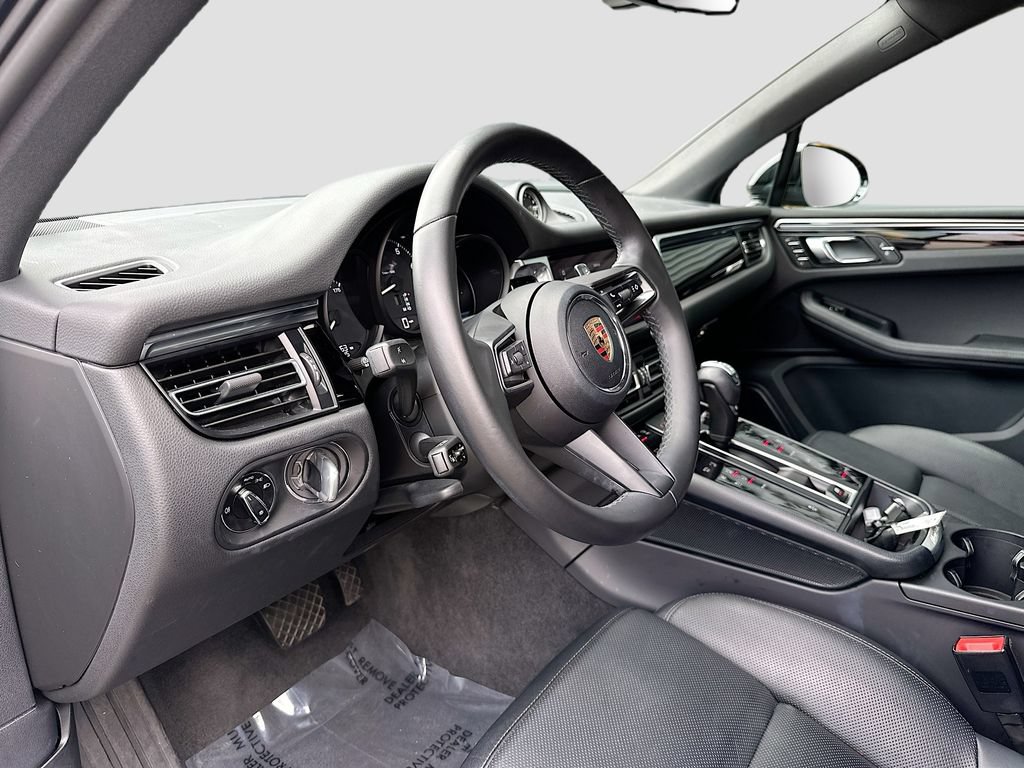 Certified 2023 Porsche Macan Turbo AWD/4WD image 4