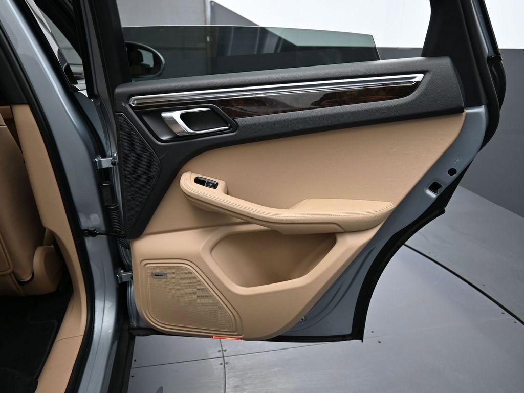 Certified 2022 Porsche Macan image 25
