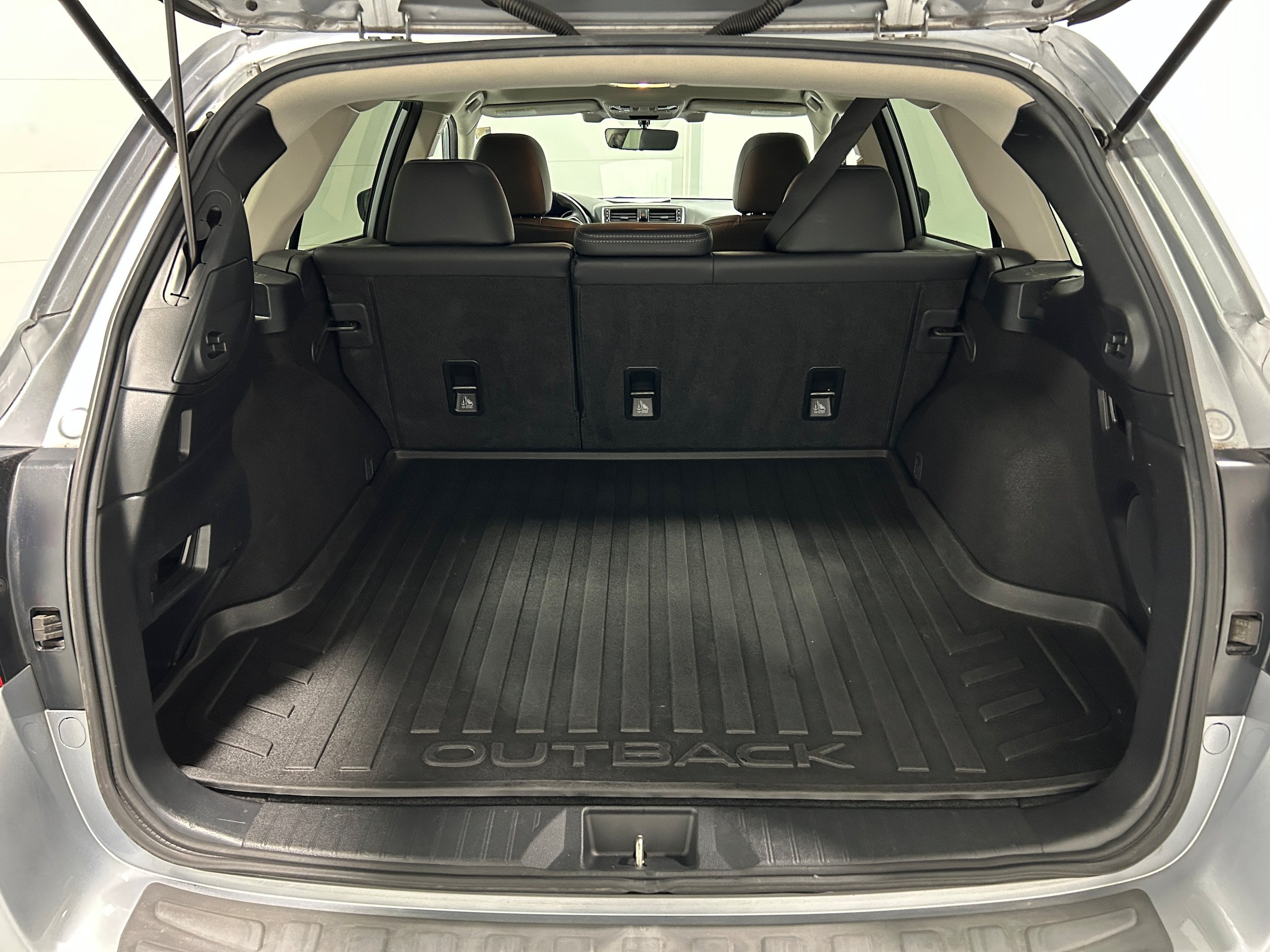 Used 2019 Subaru Outback 3.6R Limited AWD/4WD image 30
