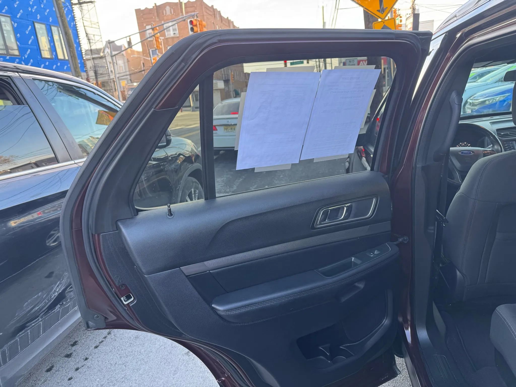 Used 2019 Ford Explorer XLT image 28