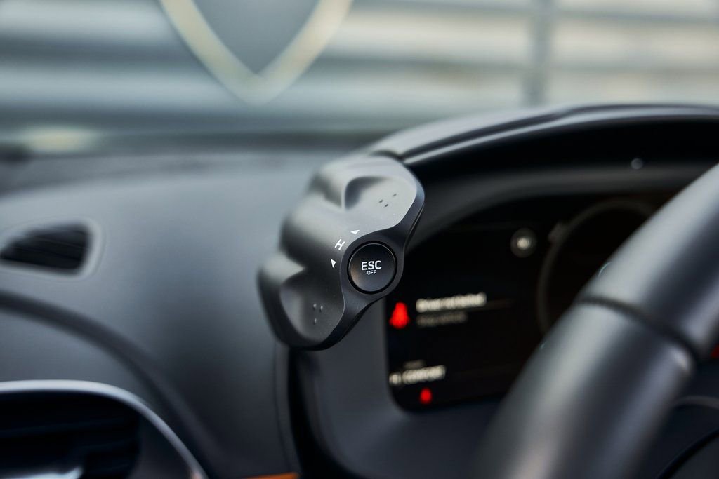 Used 2025 McLaren Artura Spider image 53