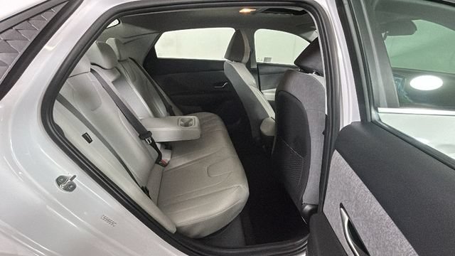 Used 2024 Hyundai Elantra Limited FWD image 30