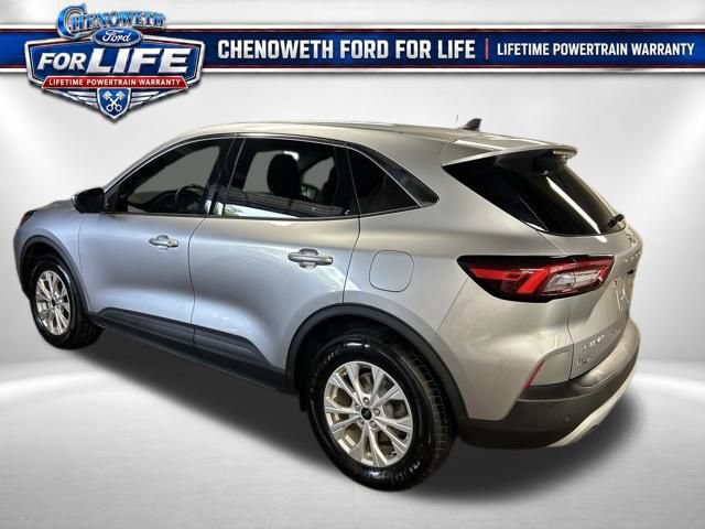 Used 2023 Ford Escape Active w/ Tech Pack #2 AWD/4WD image 3