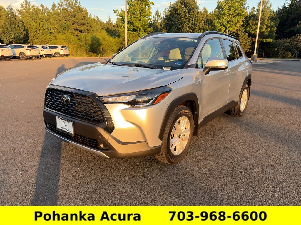 Used 2023 Toyota Corolla Cross LE AWD/4WD image 3