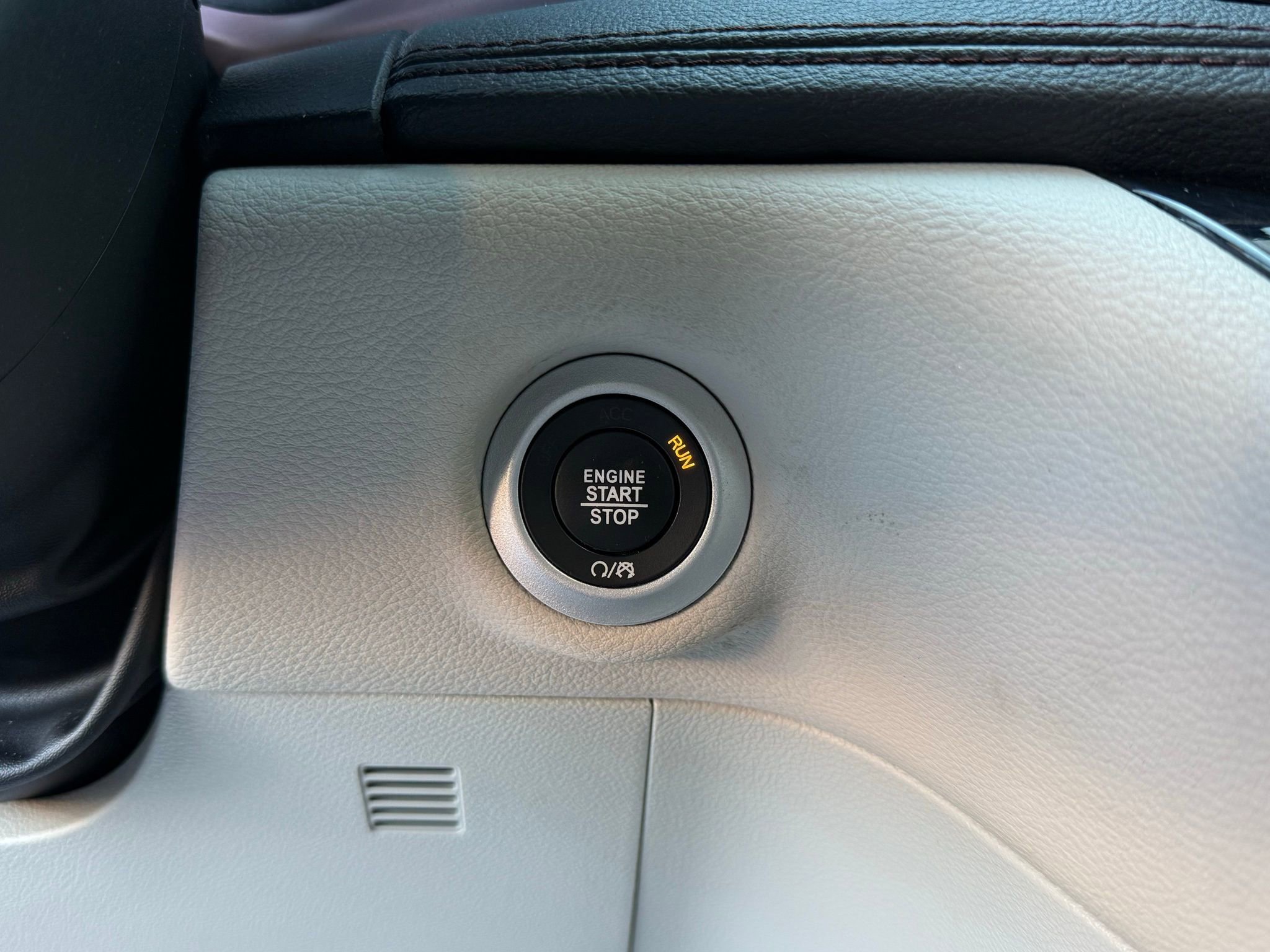 Used 2020 Chrysler Pacifica Limited image 43