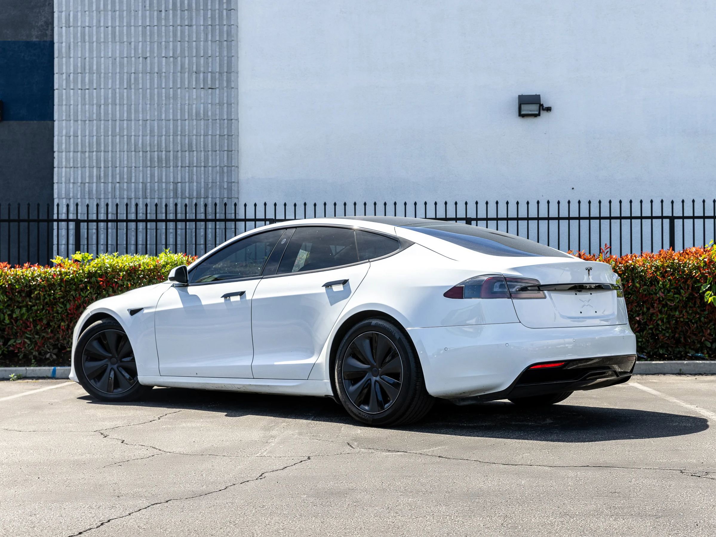 Used 2022 Tesla Model S Standard Range AWD/4WD image 4