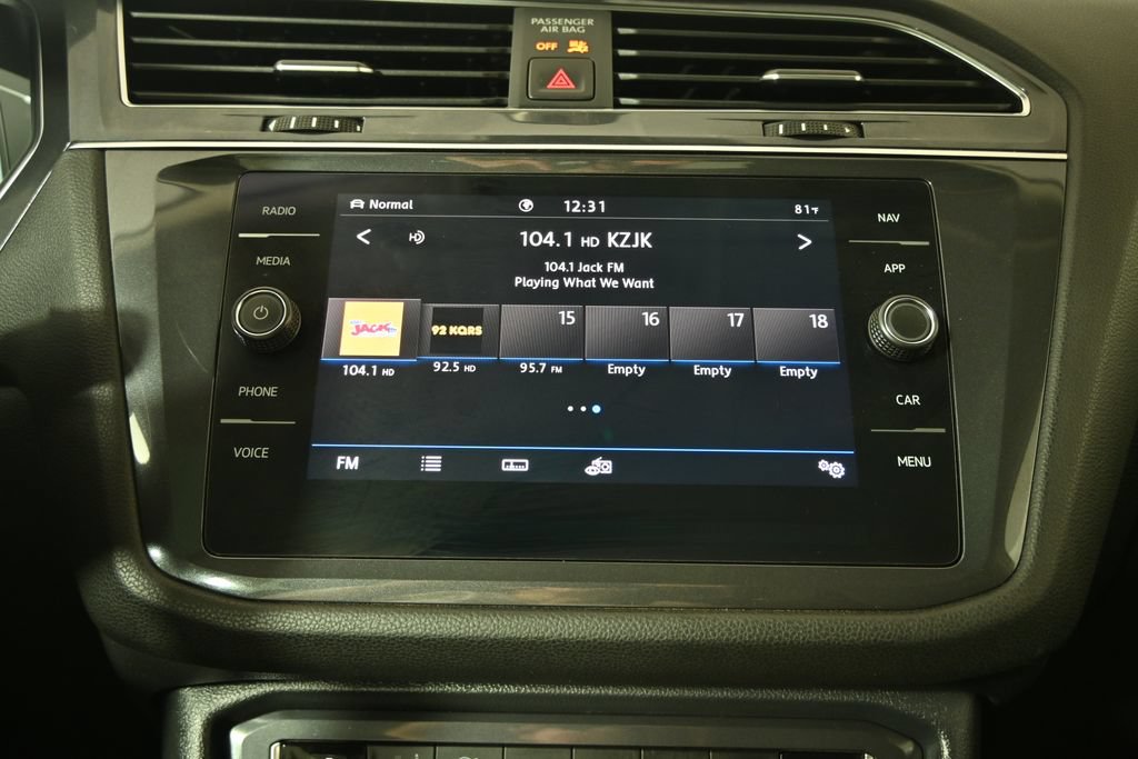 Used 2020 Volkswagen Tiguan SEL AWD/4WD image 26