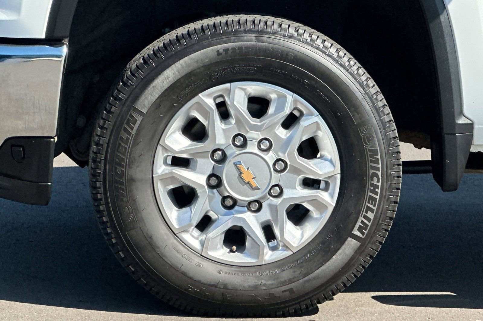 Used 2023 Chevrolet Silverado 2500 LTZ AWD/4WD image 35