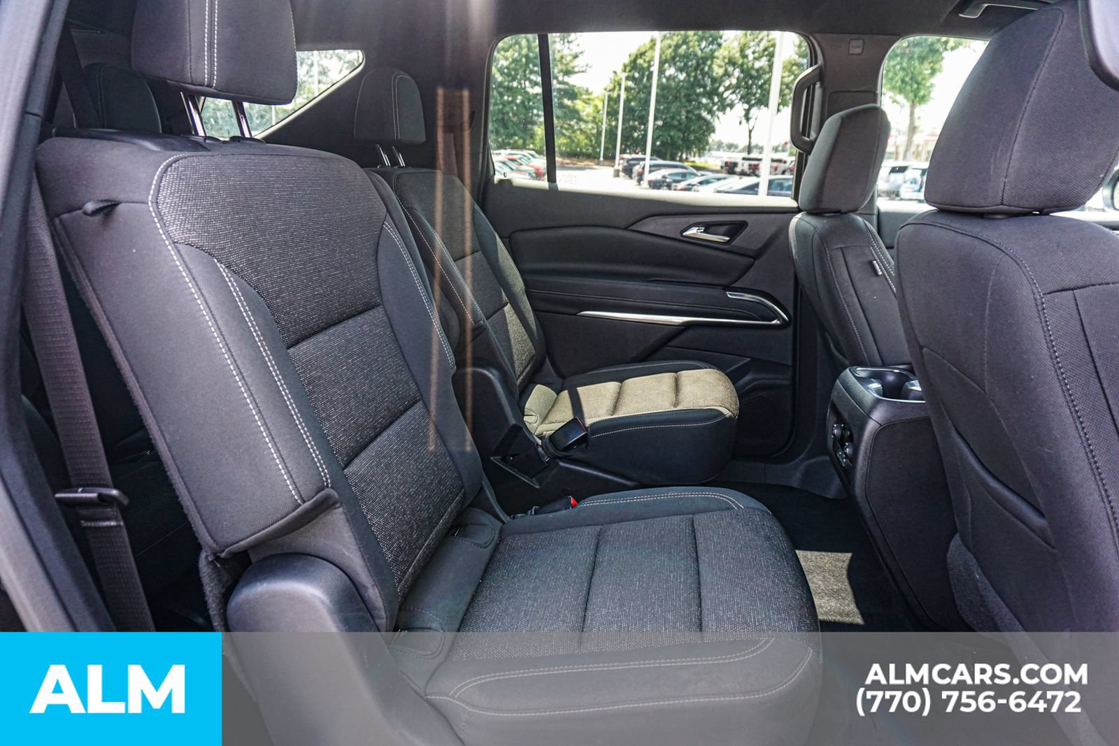 Used 2025 Chevrolet Traverse LT FWD image 24