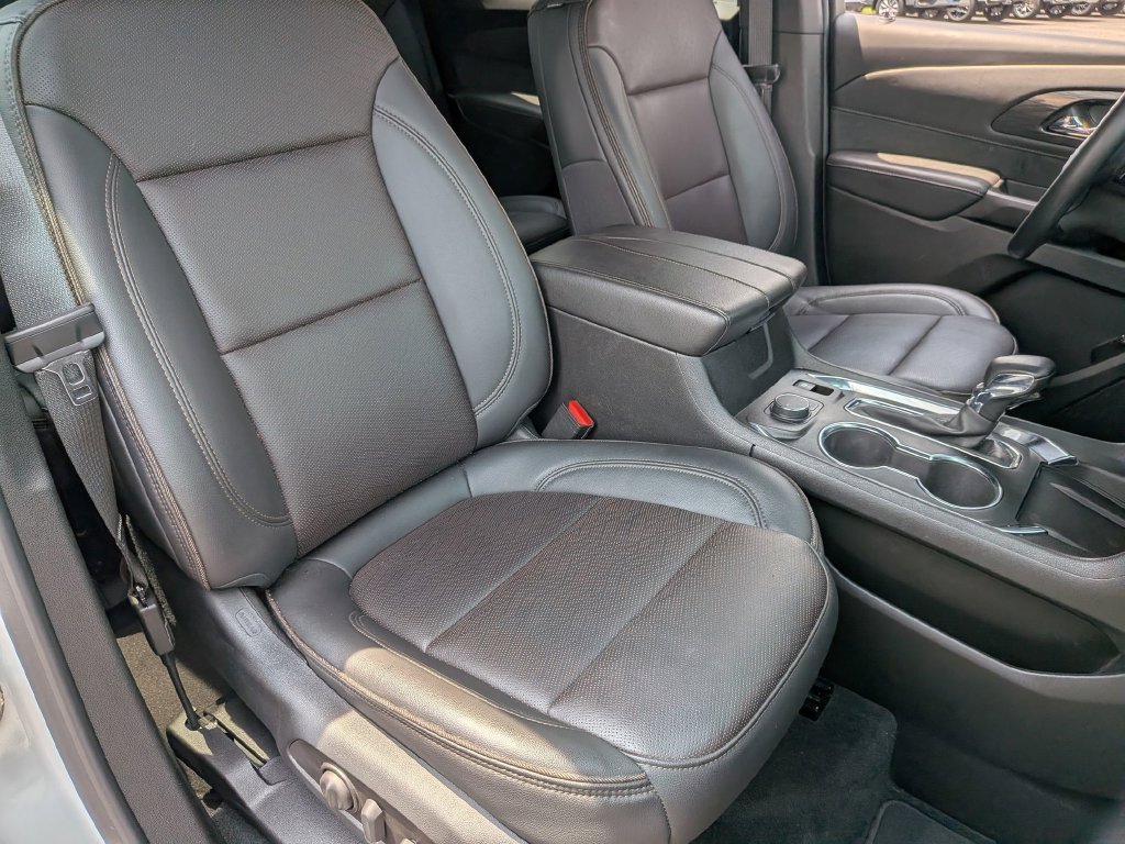 Used 2023 Chevrolet Traverse High Country FWD image 34
