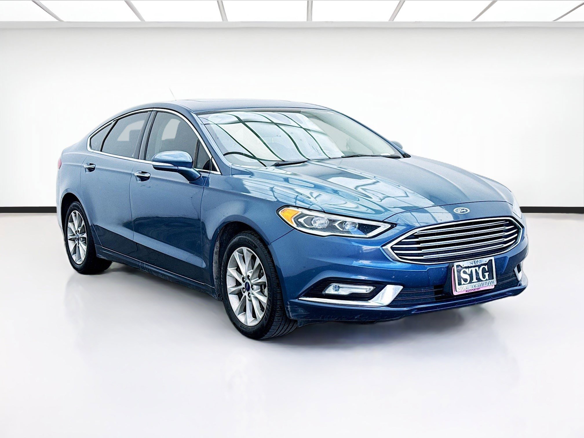 Used 2018 Ford Fusion Energi Titanium image 3