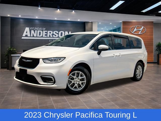 Used 2023 Chrysler Pacifica Touring-L FWD image 1