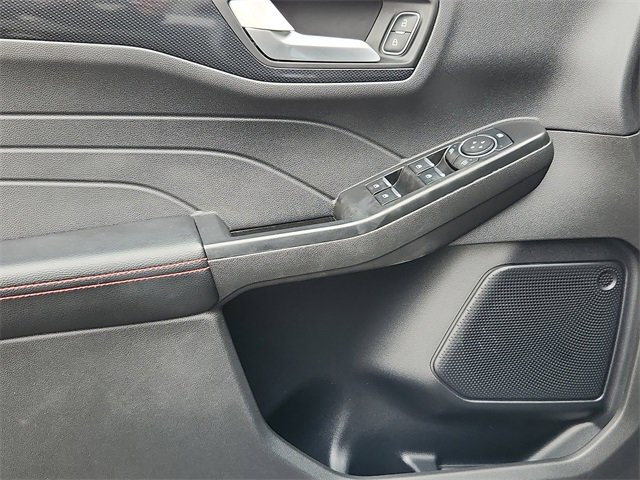 Used 2025 Ford Escape ST-Line image 9
