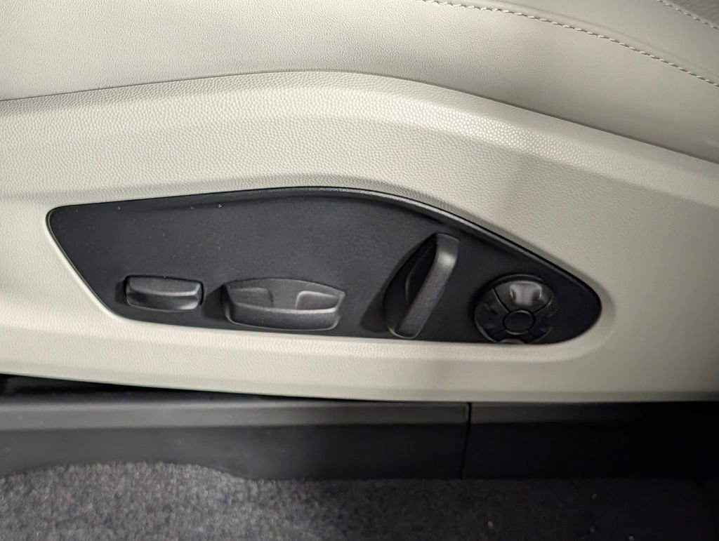 New 2026 Porsche Macan 4S Electric image 31