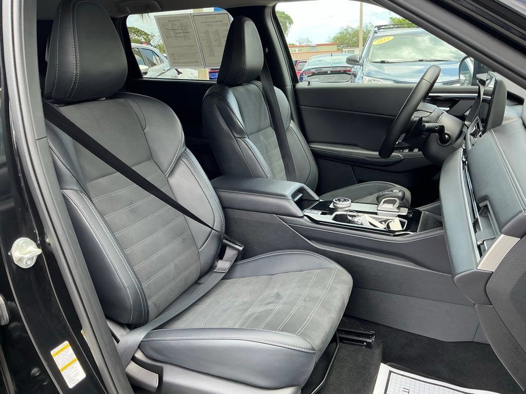 Used 2025 Mitsubishi Outlander AWD image 16