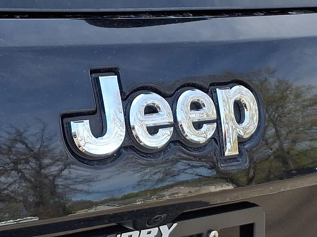 Used 2021 Jeep Grand Cherokee Limited AWD/4WD image 30