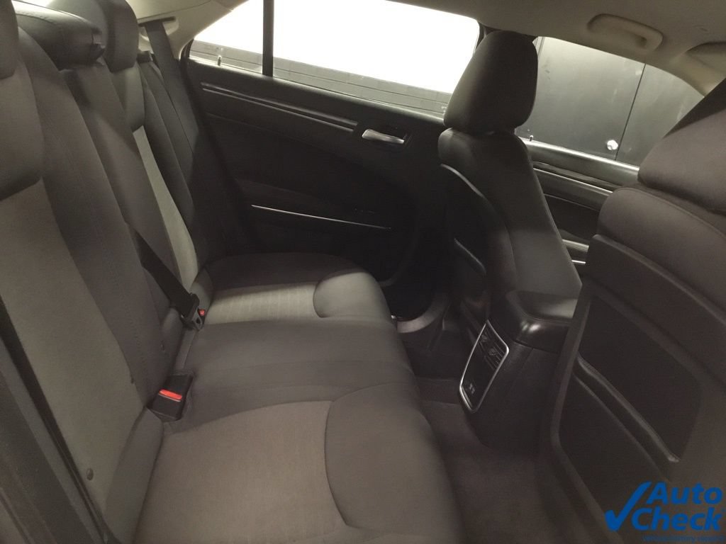 Used 2018 Chrysler 300 Touring w/ Sport Appearance Package RWD image 31