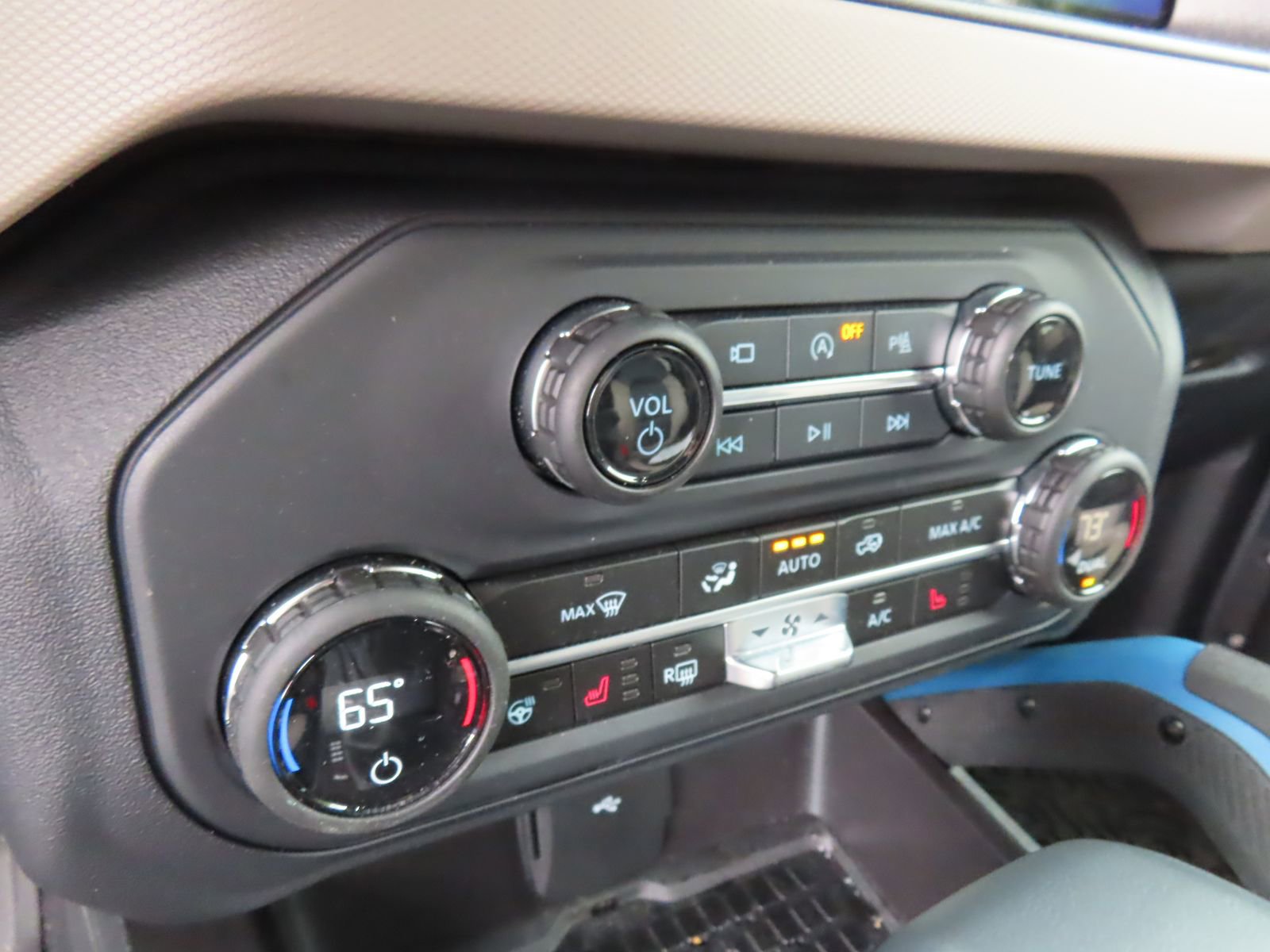 Used 2024 Ford Bronco Wildtrak AWD/4WD image 26