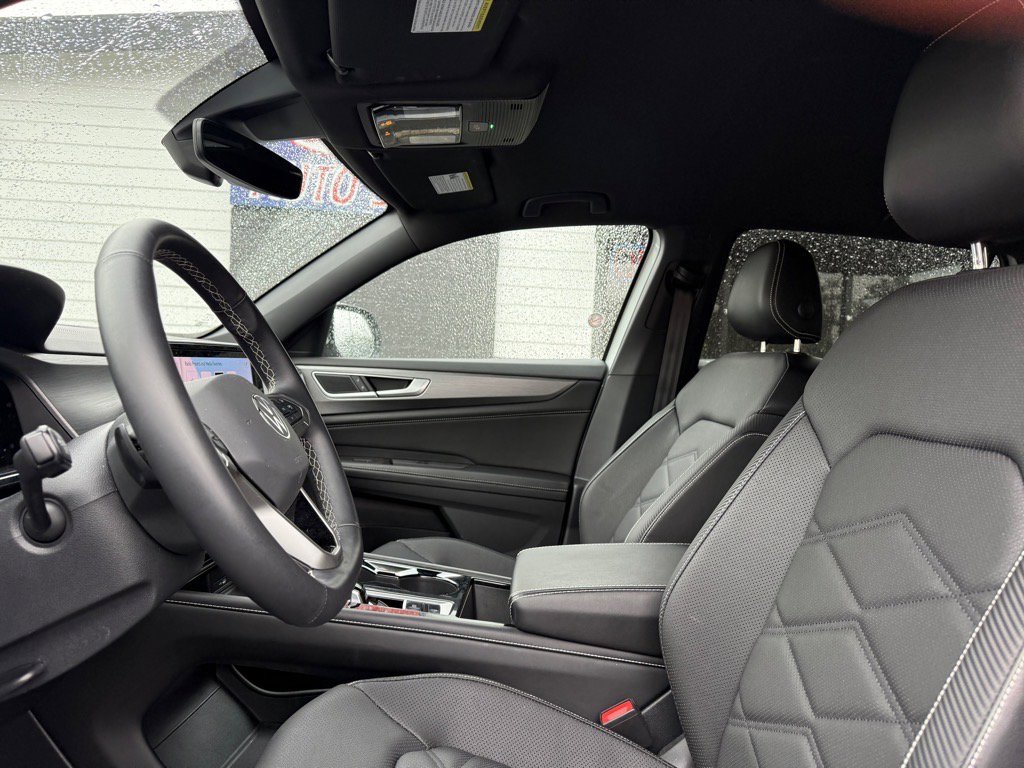Used 2024 Volkswagen Atlas Cross Sport SE image 16