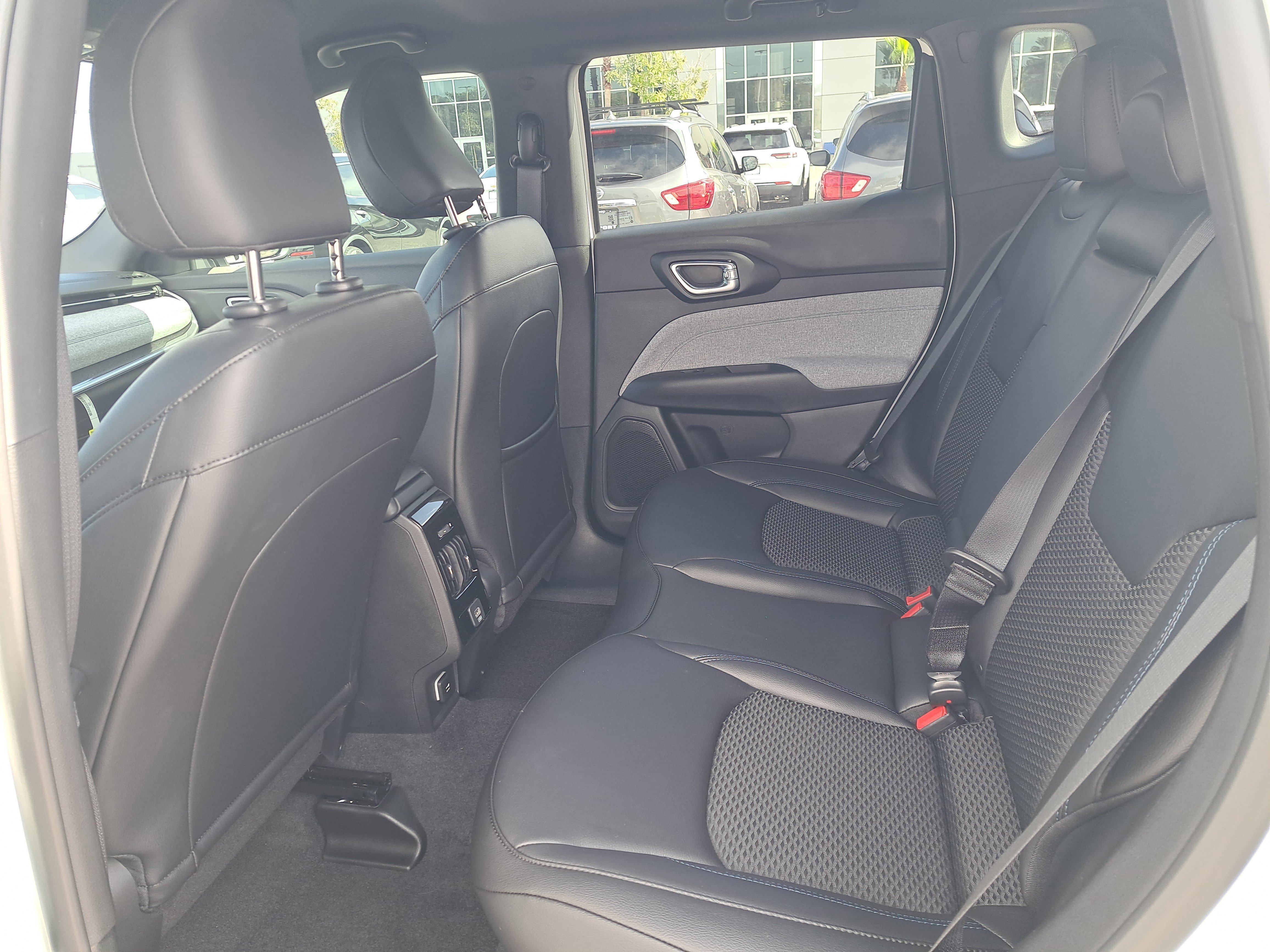 New 2026 Jeep Compass Latitude image 8