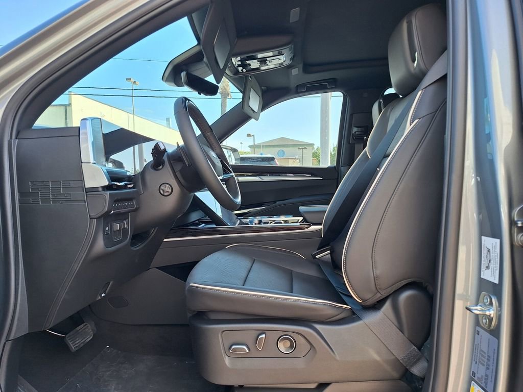 New 2026 Cadillac Escalade ESV Luxury w/ LPO, Radiant Package image 13