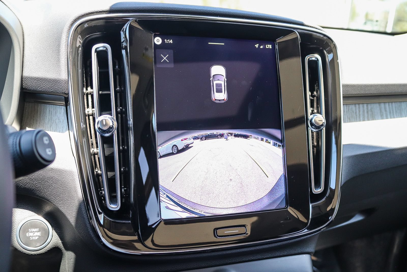 Certified 2026 Volvo XC40 B4 Core FWD image 28